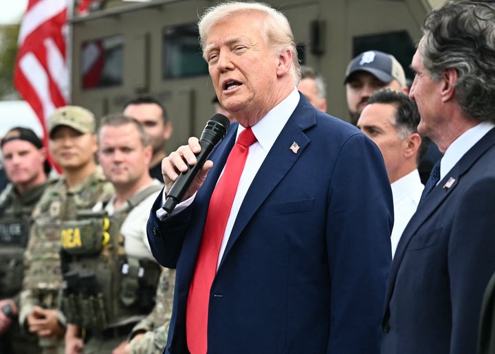 Trump had staffers hand out pizza Thursday to D.C.'s federalized law enforcement.