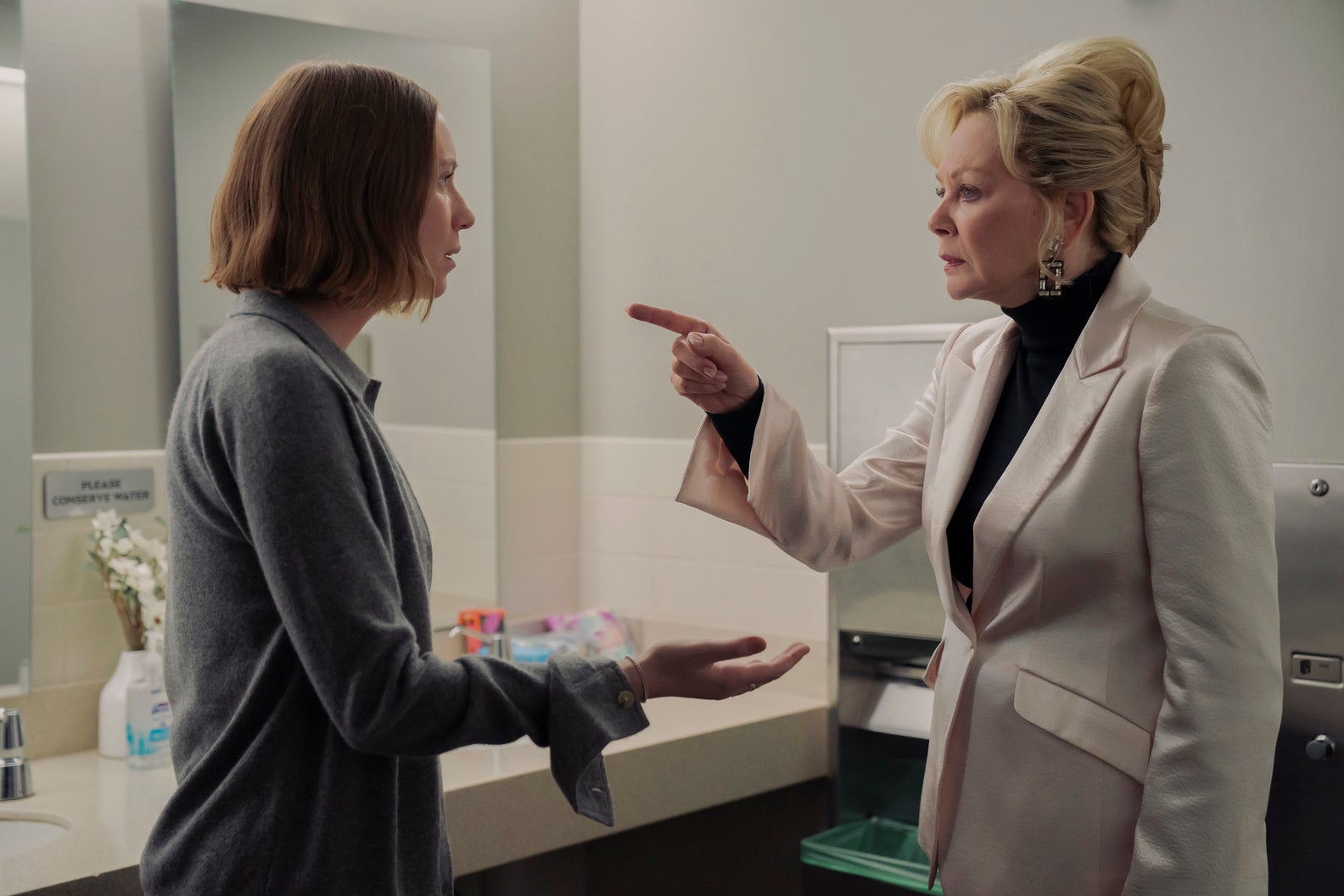 Hannah Einbinder and Jean Smart in Hacks