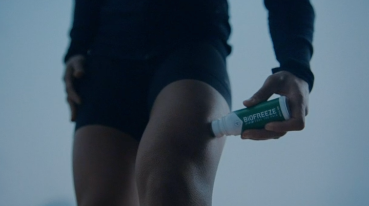 The gel is easily applied via the roll-on applicator.
